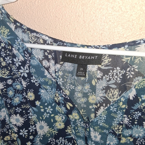 Lane Bryant Floral Flutter Short Sleeve Business Casual 1/2 Button Top 26 - Picture 4 of 5